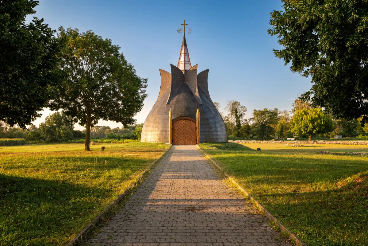 Makovecz Imre elképesztő épületeinek nyomában - Millenniumi Emlékmű (Zalavár)