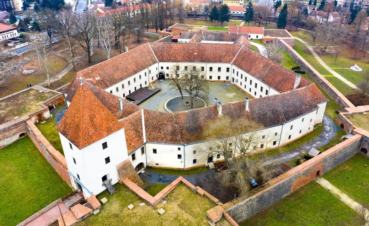 10 fürdőváros egy pancsolós vakációhoz - Sárvár, Nádasdy-vár