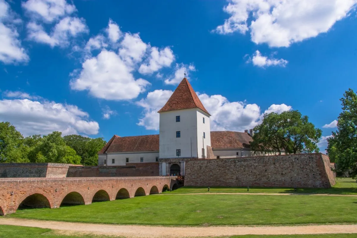 5 izgalmas tavaszi célpont városnézéshez - sárvári Nádasdy-vár