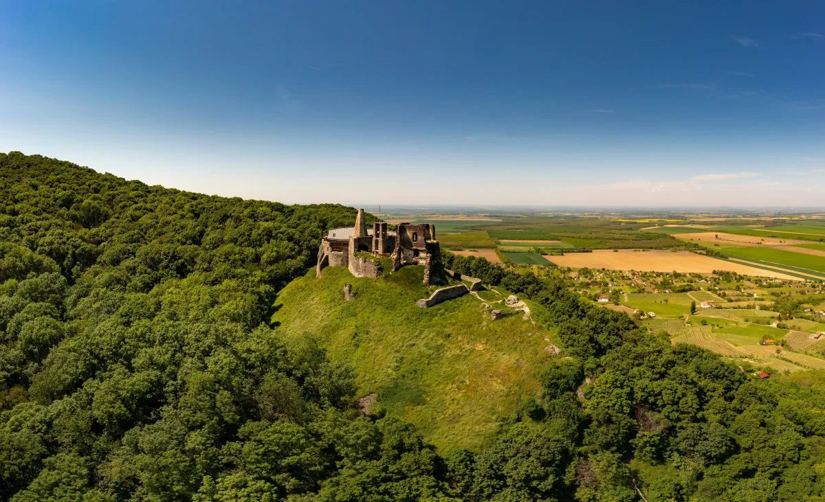 Gyönyörű várak és erődök Magyarországon - dobai Somlói vár