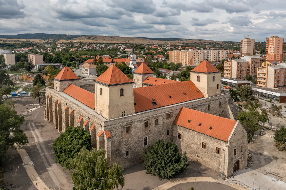 Gyönyörű várak és erődök Magyarországon - várpalotai Thury-vár