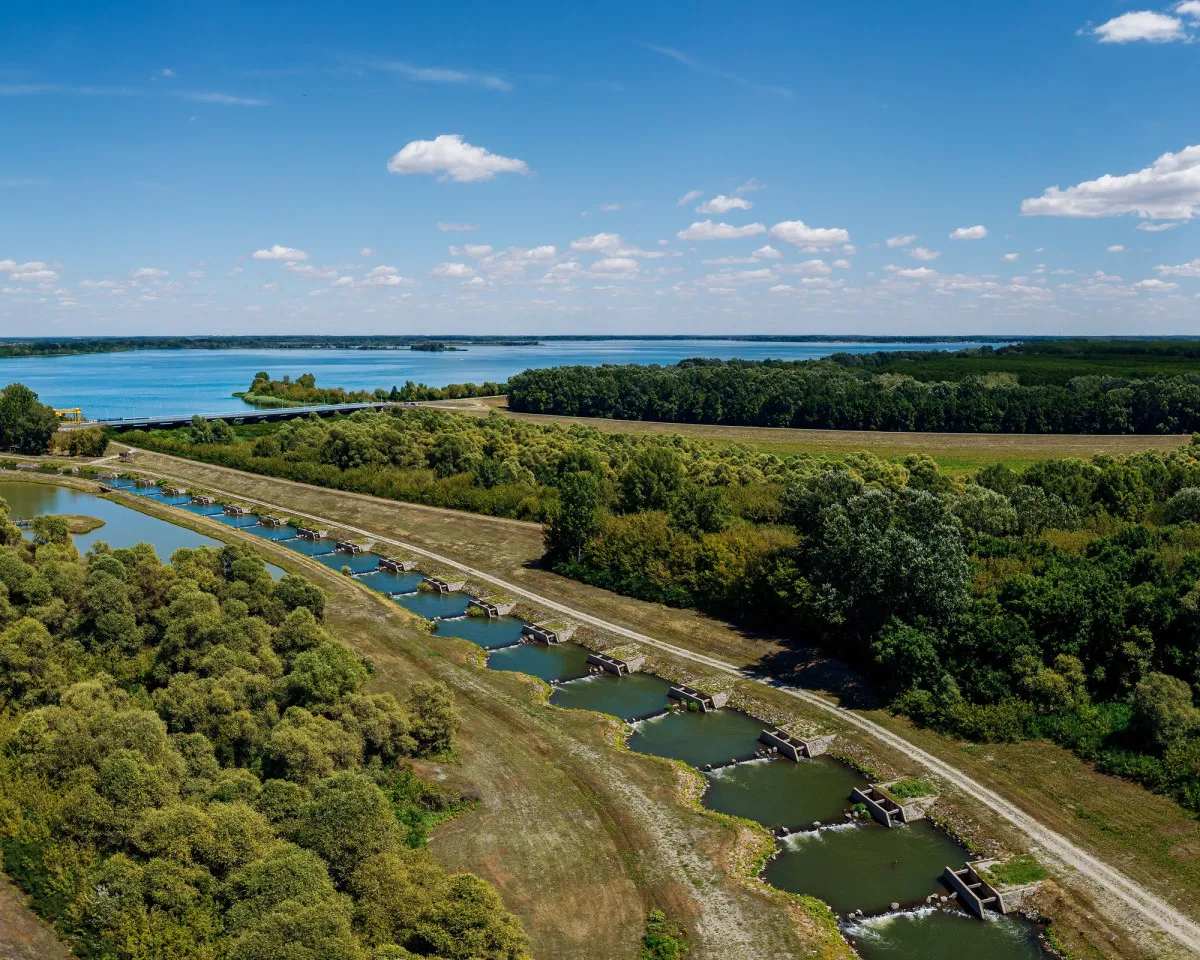 Tisza-tó látnivalók - kiskörei hallépcső