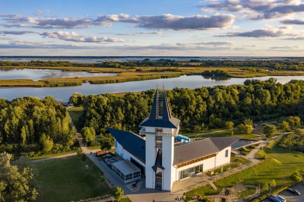 Kötelező látnivalók a Tisza mentén - Tisza-tavi Ökocentrum