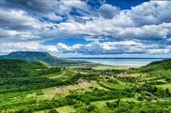 Kirándulj a Tapolcai-medence tündérszép tanúhegyein!