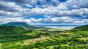 Kirándulj a Tapolcai-medence tündérszép tanúhegyein!