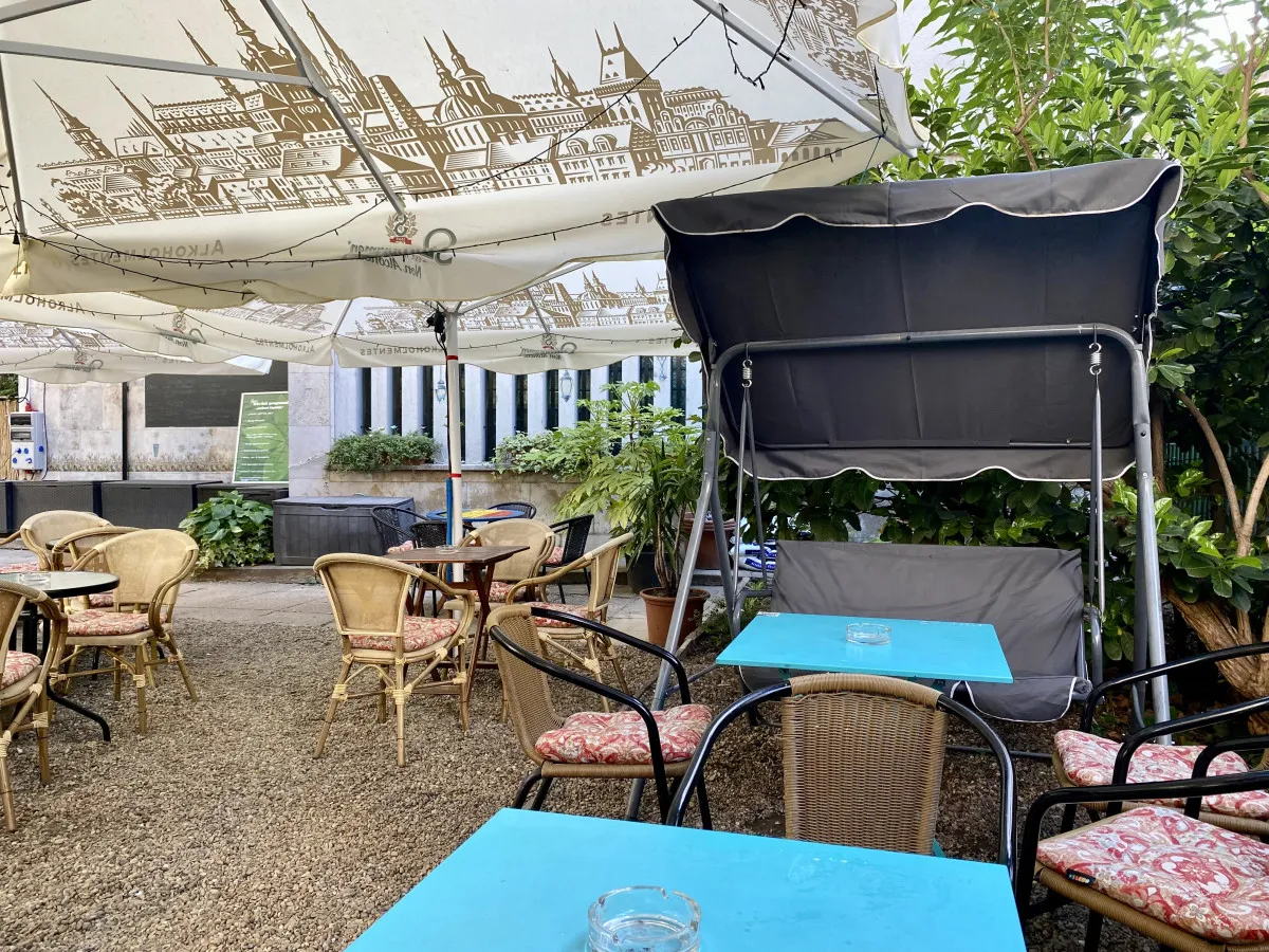 étterem kerthelyiséggel budapesten - Figaro Kert