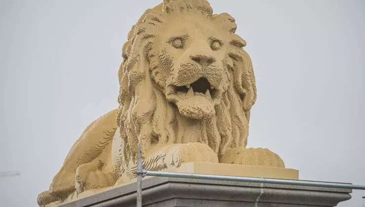 LEGO oroszlán a Lánchídnál