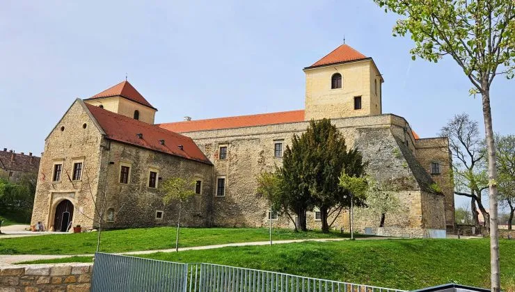 Thury-vár, Várpalota