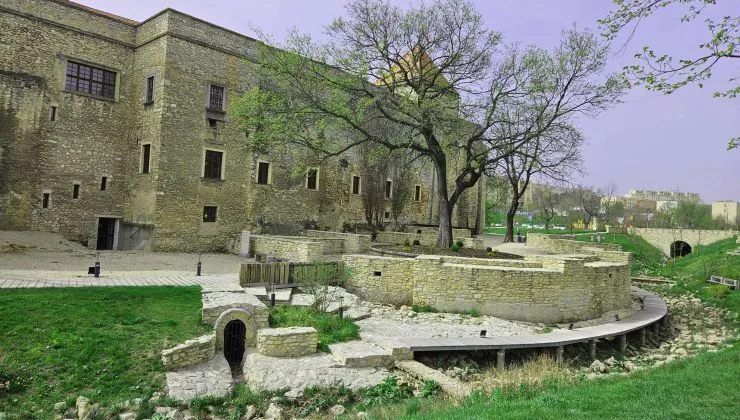 Thury-vár, rondella