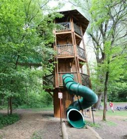 Tuzson lombkorona sétány