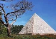 Iszkaszentgyörgy - Kőpiramis