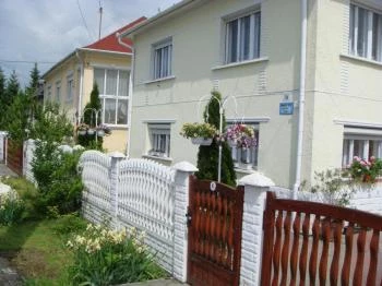 Holiday Vendégház & Szabadidőkert Járdánháza