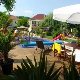 Holiday Vendégház & Szabadidőkert Járdánháza - Medence/kert