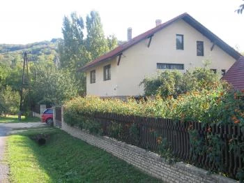 Erdőalja Vendégház Jásd