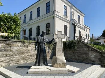 Márton Áron szobra Kaposvár