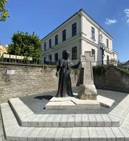 Márton Áron szobra