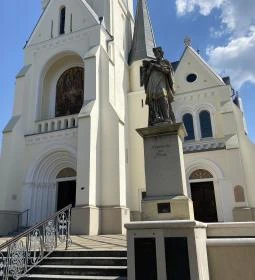 Nepomuki Szent János szobra