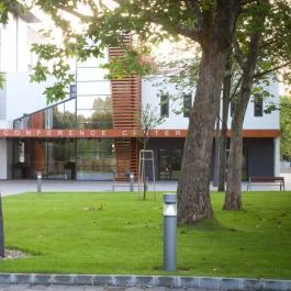 Four Points by Sheraton Kecskemét Hotel & Konferenciaközpont Kecskemét - Medence/kert