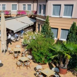 Granada Konferencia Wellness és Sport Hotel Kecskemét - Medence/kert