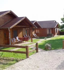 Barátságos Faházak 