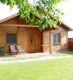 Barátságos Faházak 