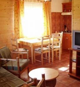 Barátságos Faházak 