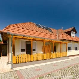 Barbara Apartmanház Kehidakustány - Medence/kert