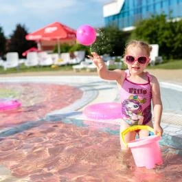 Kehida Termál Hotel Kehidakustány - Medence/kert