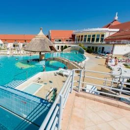Kehida Termál Hotel Kehidakustány - Medence/kert