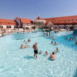 Kehida Termál Hotel Kehidakustány - Medence/kert