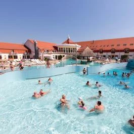 Kehida Termál Hotel Kehidakustány - Medence/kert