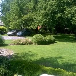 Malomkert Kehida Apartmanház Kehidakustány - Medence/kert