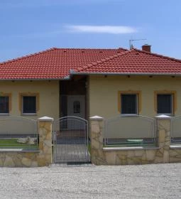 Petra Apartmanház