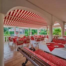 Tokajer Wellness Panzió Keszthely - Medence/kert