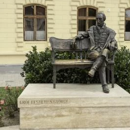 Gróf Festetics György ülőszobra Keszthely - Egyéb