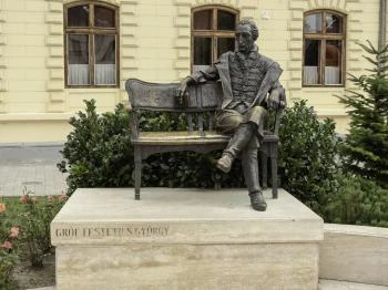 Gróf Festetics György ülőszobra Keszthely