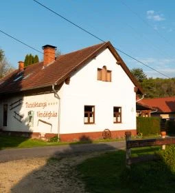 Tücsöktanya Vendégház