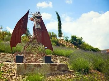Sárkány-szobor Kisapáti