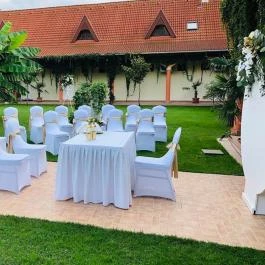 Hotel Vinum Wellness és Konferencia Hotel Kiskőrös - Medence/kert