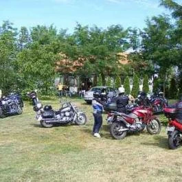 Betti Motel Kiskunhalas - Medence/kert