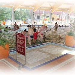 Hotel Kumánia 2. Kisújszállás - Medence/kert