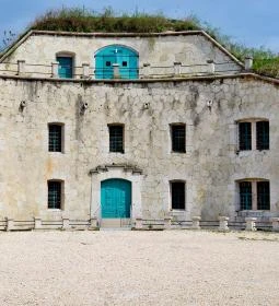 Komáromi erődrendszer - Monostori Erőd