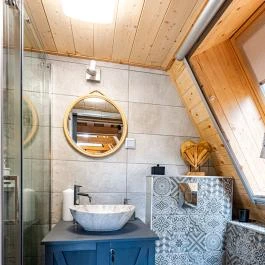 Zengő Zug Komló - Szobák