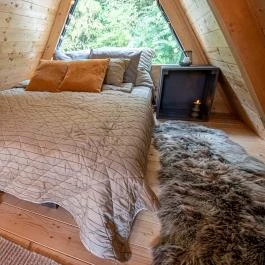 Zengő Zug Komló - Szobák