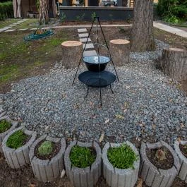 Zengő Zug Komló - Medence/kert