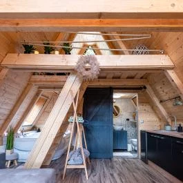 Zengő Zug Komló - Szobák