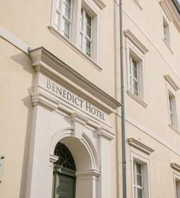 Hotel Benedict