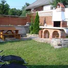 Sziget Vendégház Kőszeg - Medence/kert