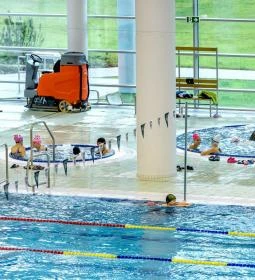 Lővér uszoda és Lővér fürdő (strand)