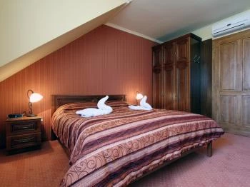 Family Panzió és Apartmanházak Lipót